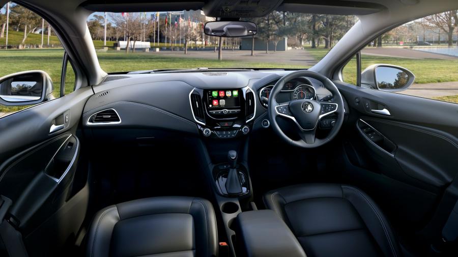 Торпедо Holden Astra Sedan 2017 года  (фото 3 из 42)